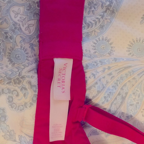 Victoria Secret 32DD - Picture 2 of 2